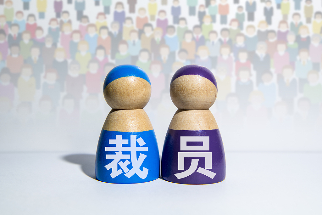  企业“用人荒”与“裁员潮”并存的悖论：结构性调整下的用工分化